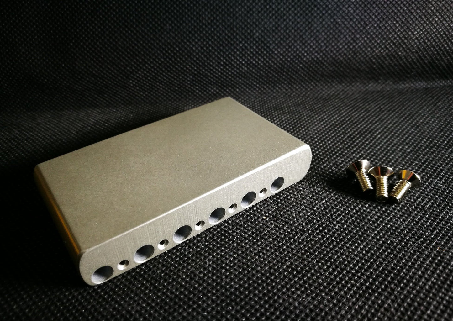 7.スチール製 トレモロ・ブロック 11mm